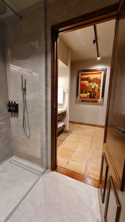 Suite Room – Vineyards and Hills View