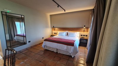 Suite Room – Vineyards and Hills View